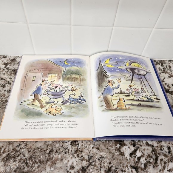 Picture Book: Mr Munday and the Space Creatures hardcover ages 4 - 8 - Picture 3 of 3